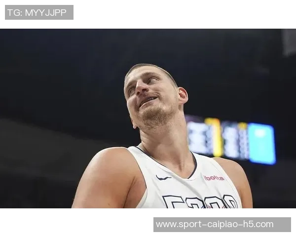 约基奇谈新赛季新队员加入期待球队崭新开局与突破表现